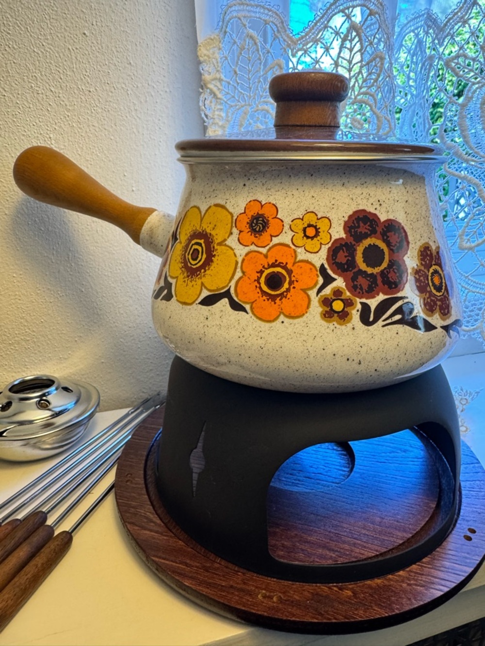 Retro Floral Fondue Pot with Wooden Handle - Yellow & Orange Flowers